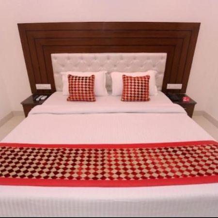 Hotel Silver Palm Zirakpur Exterior photo