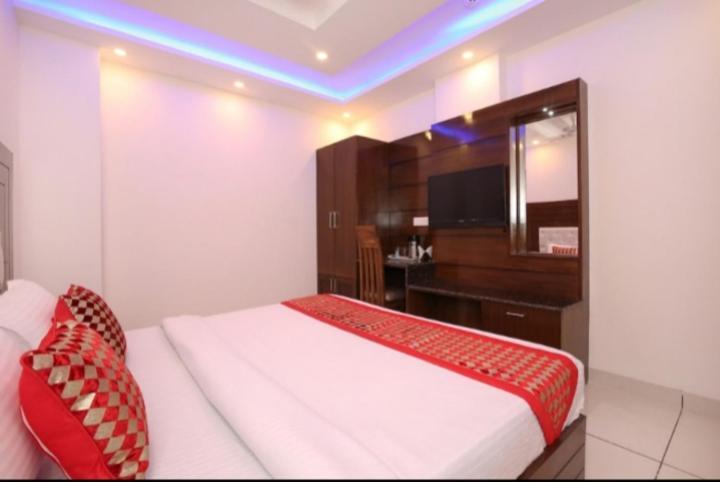 Hotel Silver Palm Zirakpur Exterior photo