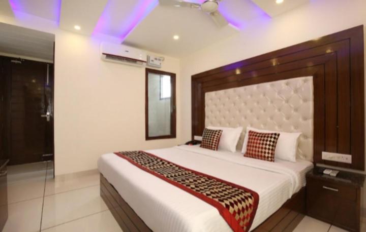 Hotel Silver Palm Zirakpur Exterior photo
